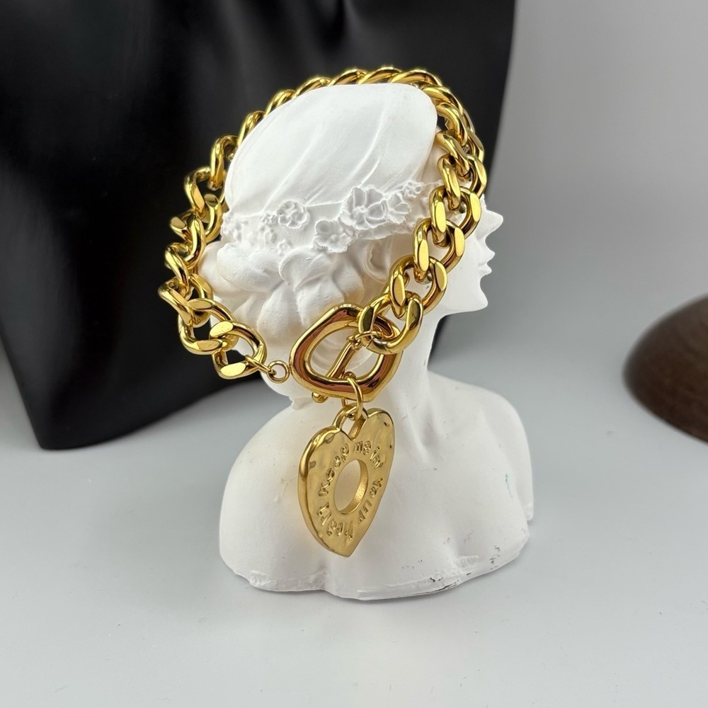 β¨ Gold Heart Charm Chain Bracelet β¨ - Picture 3 of 9